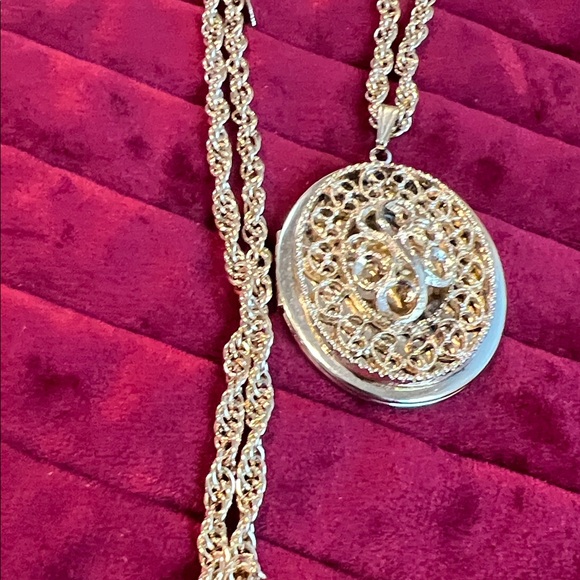 Sarah Coventry Gold Filigree locket Necklace - Picture 12 of 12